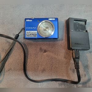 Nikon Coolpix S570 With Charger